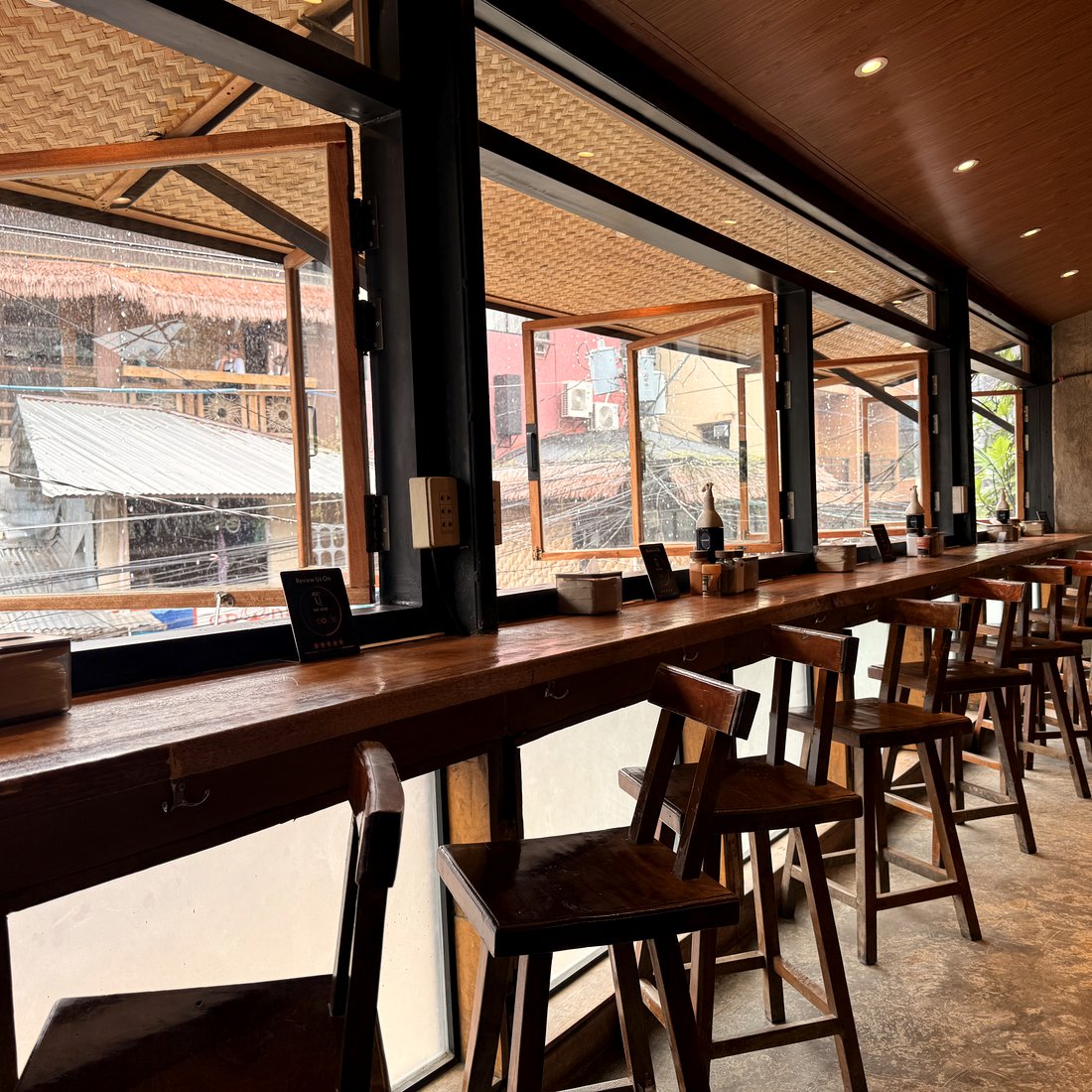 Counter seating and windows